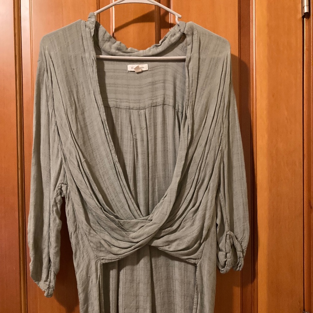 Silence + Noise long sleeve crossover sage green top size small